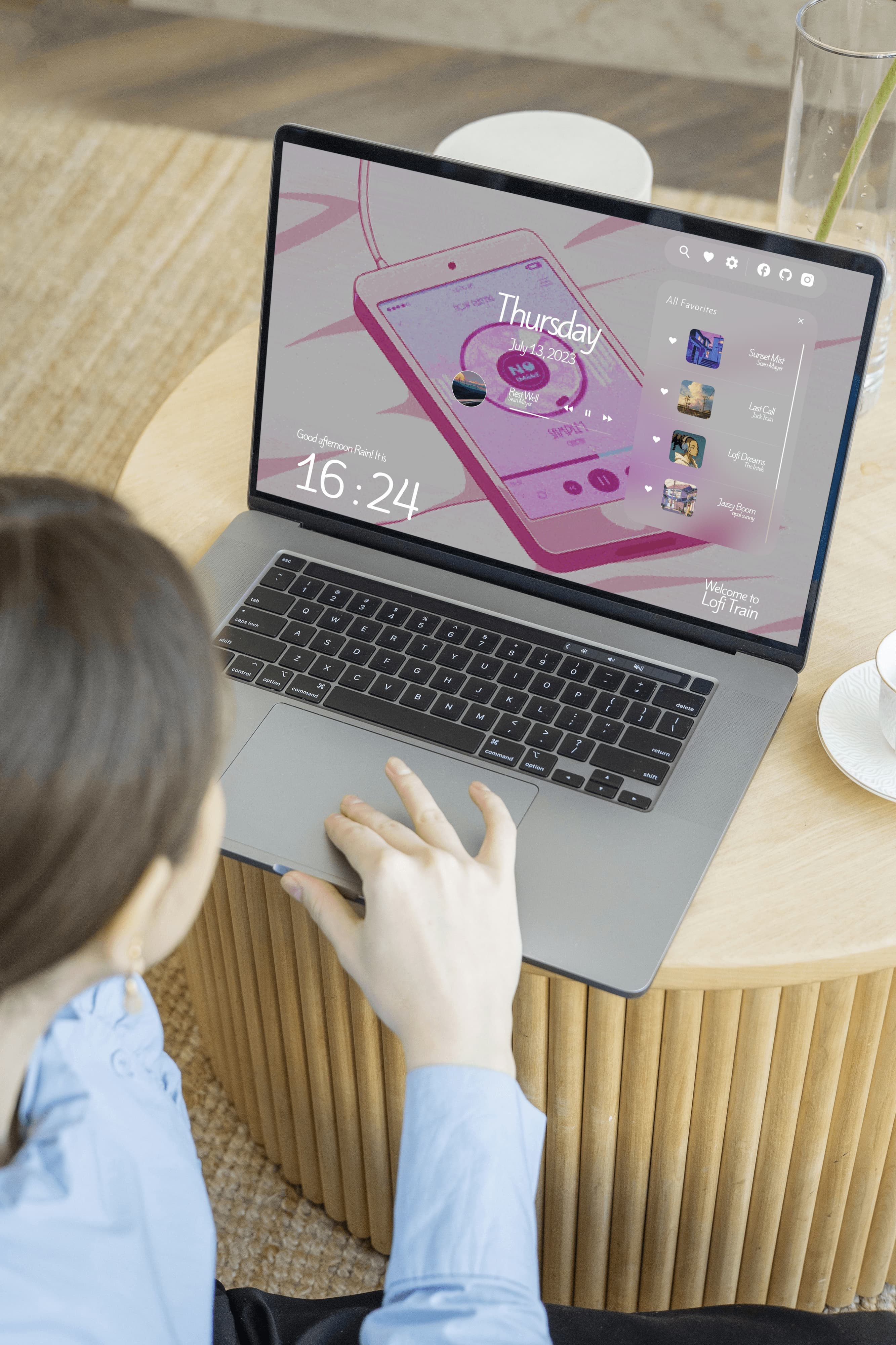 mockup of girl using lofi train on laptop